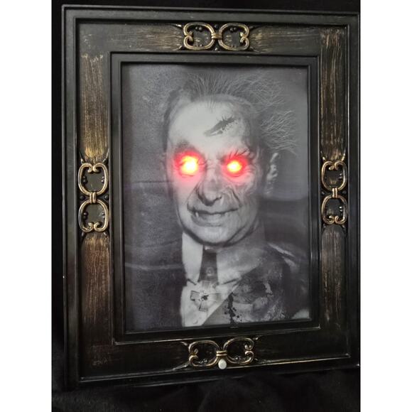 Lenticular Portrait Gemmy Wiki Uncle Hemlock 12 x 15 Vampire Motion & Sound - Picture 4 of 7